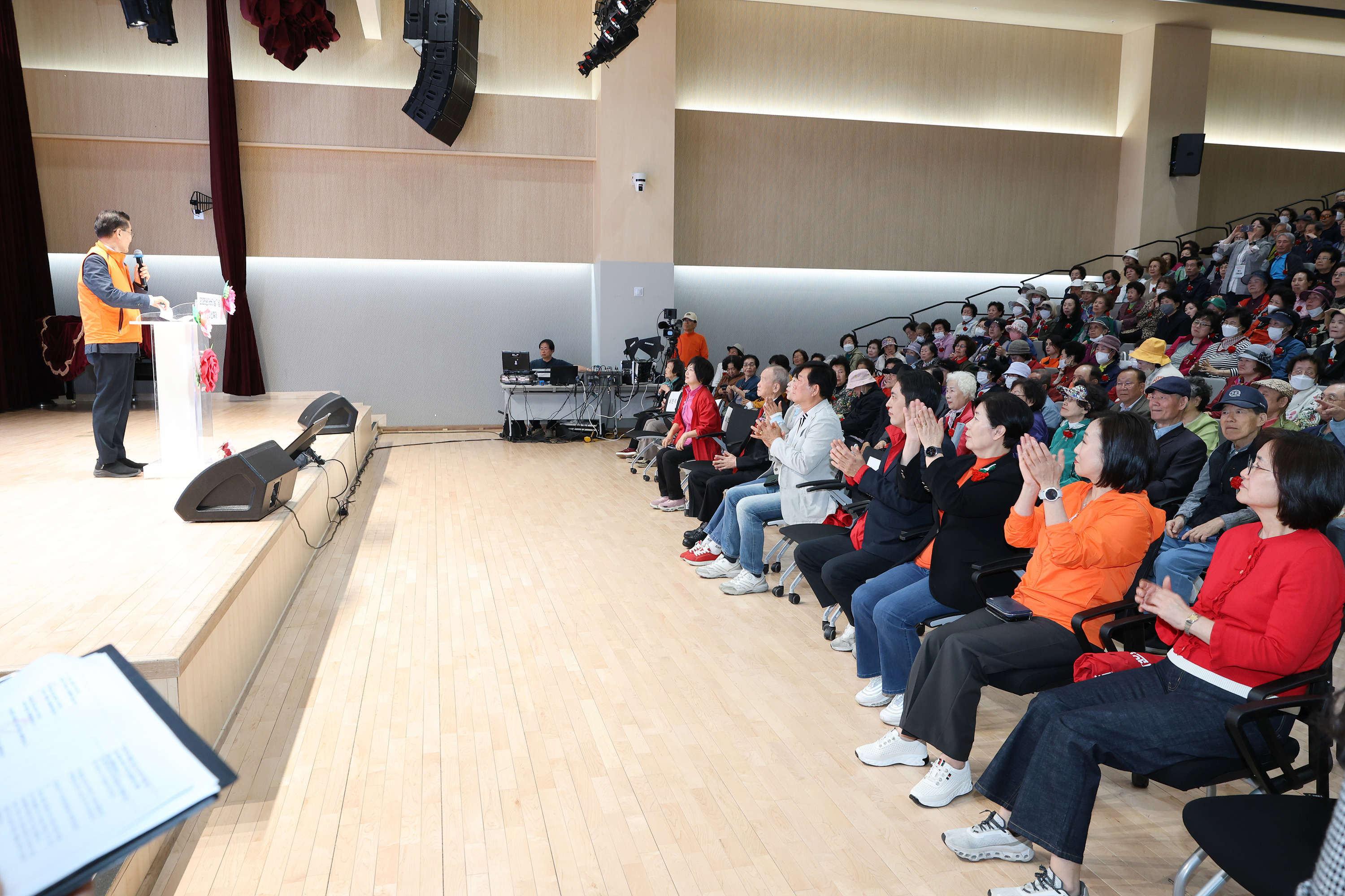 '사당어르신종합복지관 어버이날행사' 게시글의 사진(4) '260508 사당어르신종합복지관 어버이날행사 004.jpg'