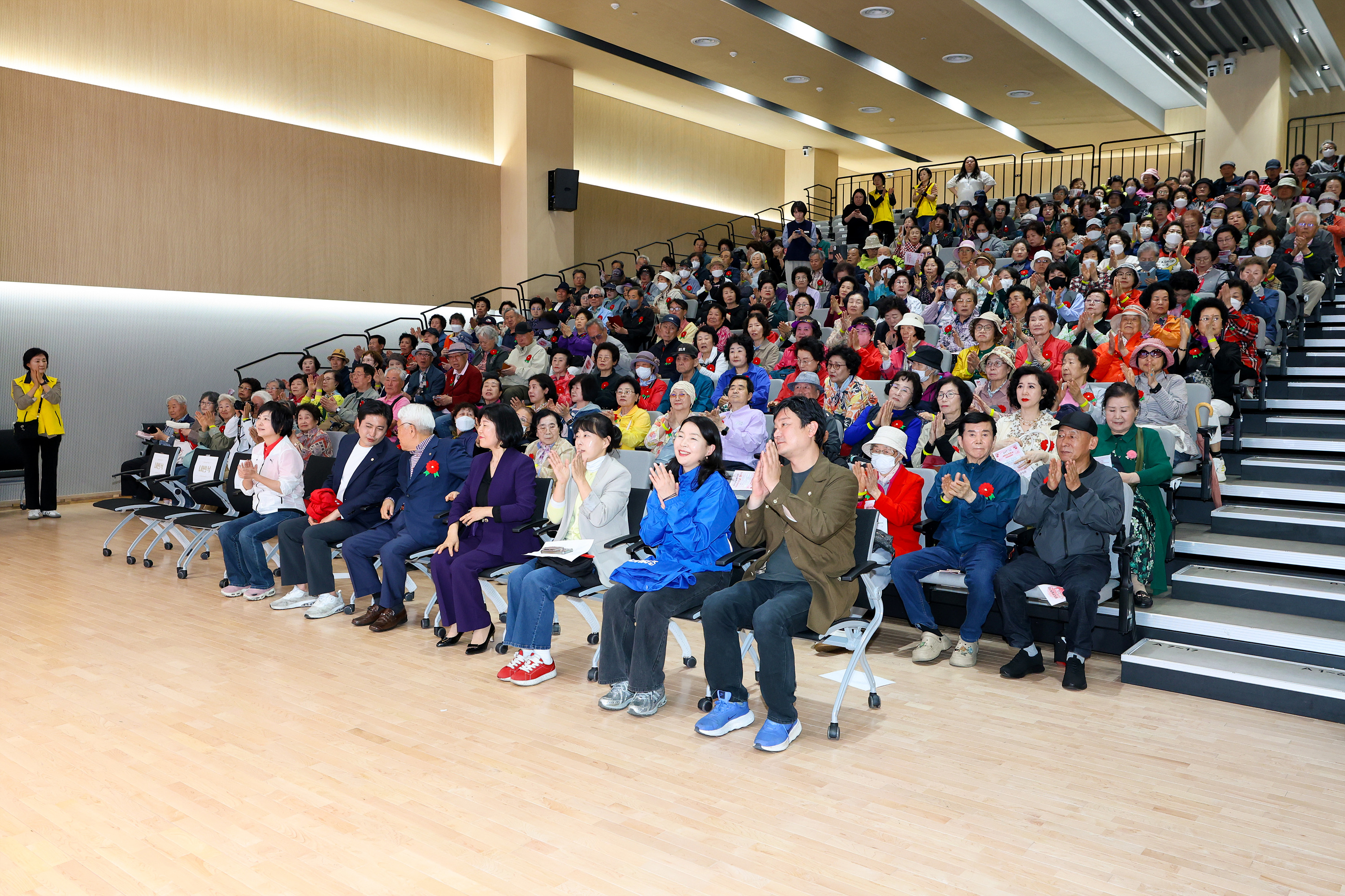 '상도은빛복지관 어버이날행사' 게시글의 사진(2) '260507 상도은빛복지관 어버이날행사 002.jpg'