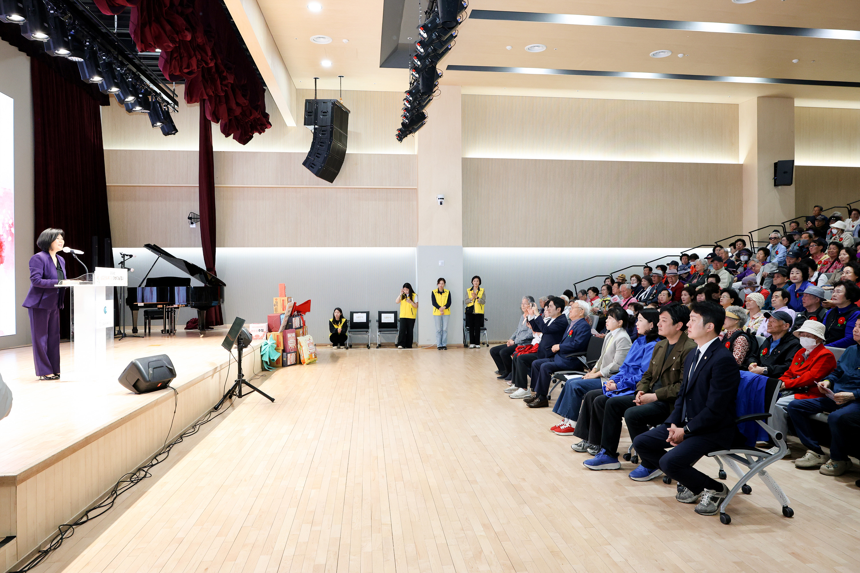 '상도은빛복지관 어버이날행사' 게시글의 사진(9) '260507 상도은빛복지관 어버이날행사 009.jpg'