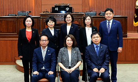 의회운영위원회 사진