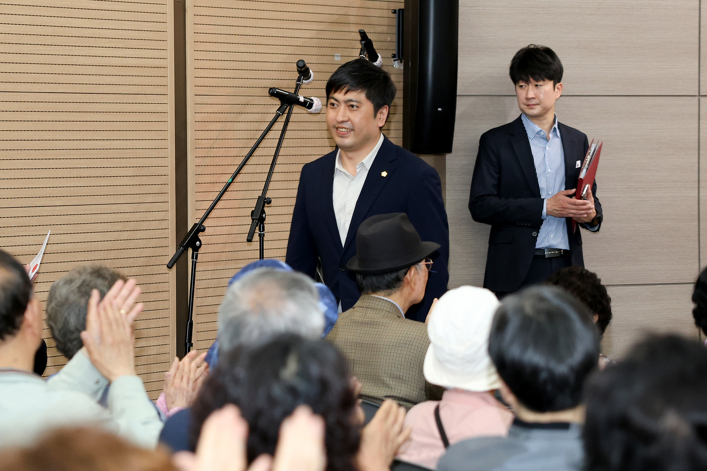 '상도은빛복지관 어버이날 기념 행사' 게시글의 사진(2) '250508 상도은빛복지관 어버이날 기념 행사 002.jpg' '상도은빛복지관 어버이날 기념 행사' 게시글의 사진(2) '250508 상도은빛복지관 어버이날 기념 행사 002.jpg'