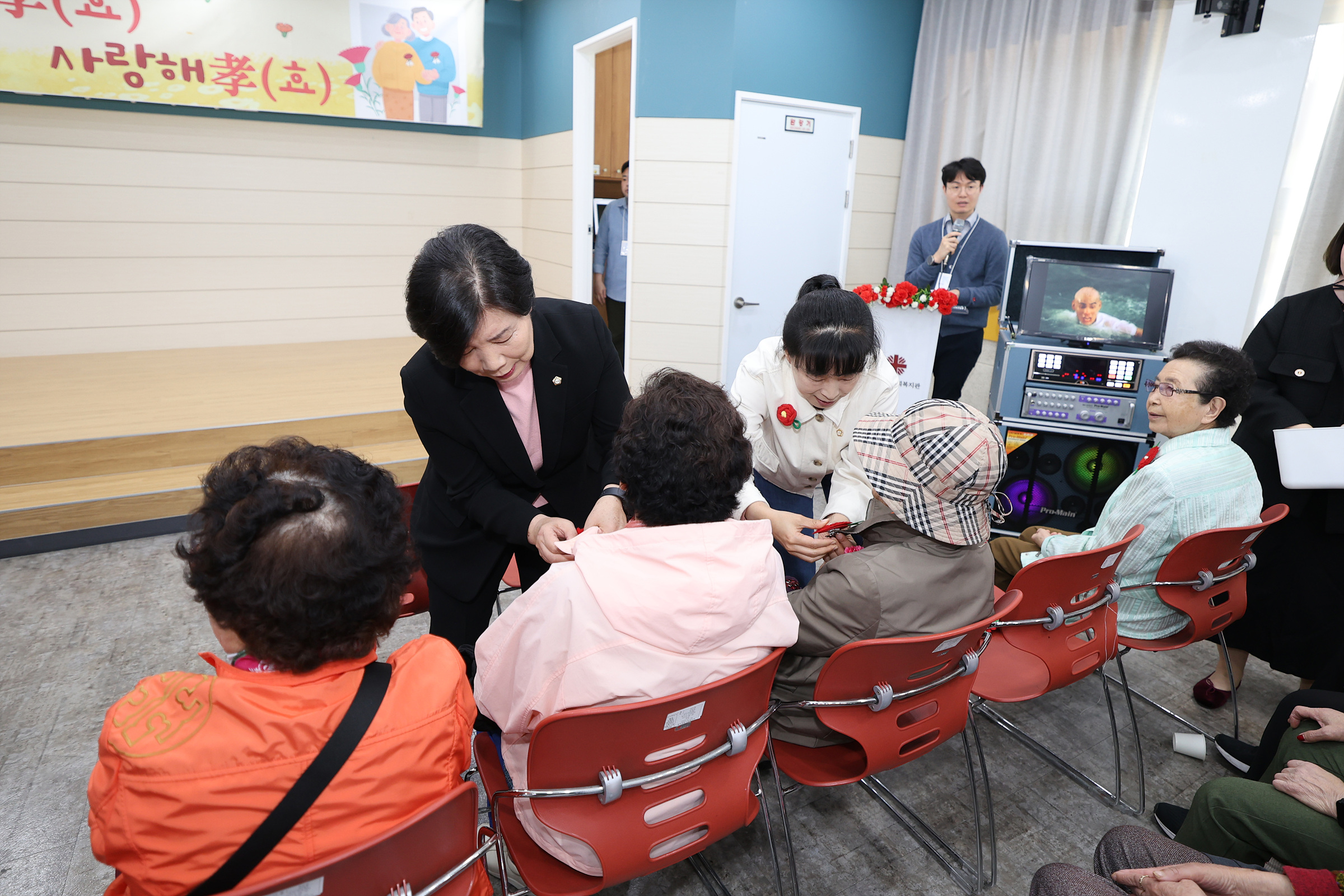 '종합사회복지관 가정의달 행사' 게시글의 사진(12) '250508 종합사회복지관 가정의달 행사 012.jpg' '종합사회복지관 가정의달 행사' 게시글의 사진(12) '250508 종합사회복지관 가정의달 행사 012.jpg'
