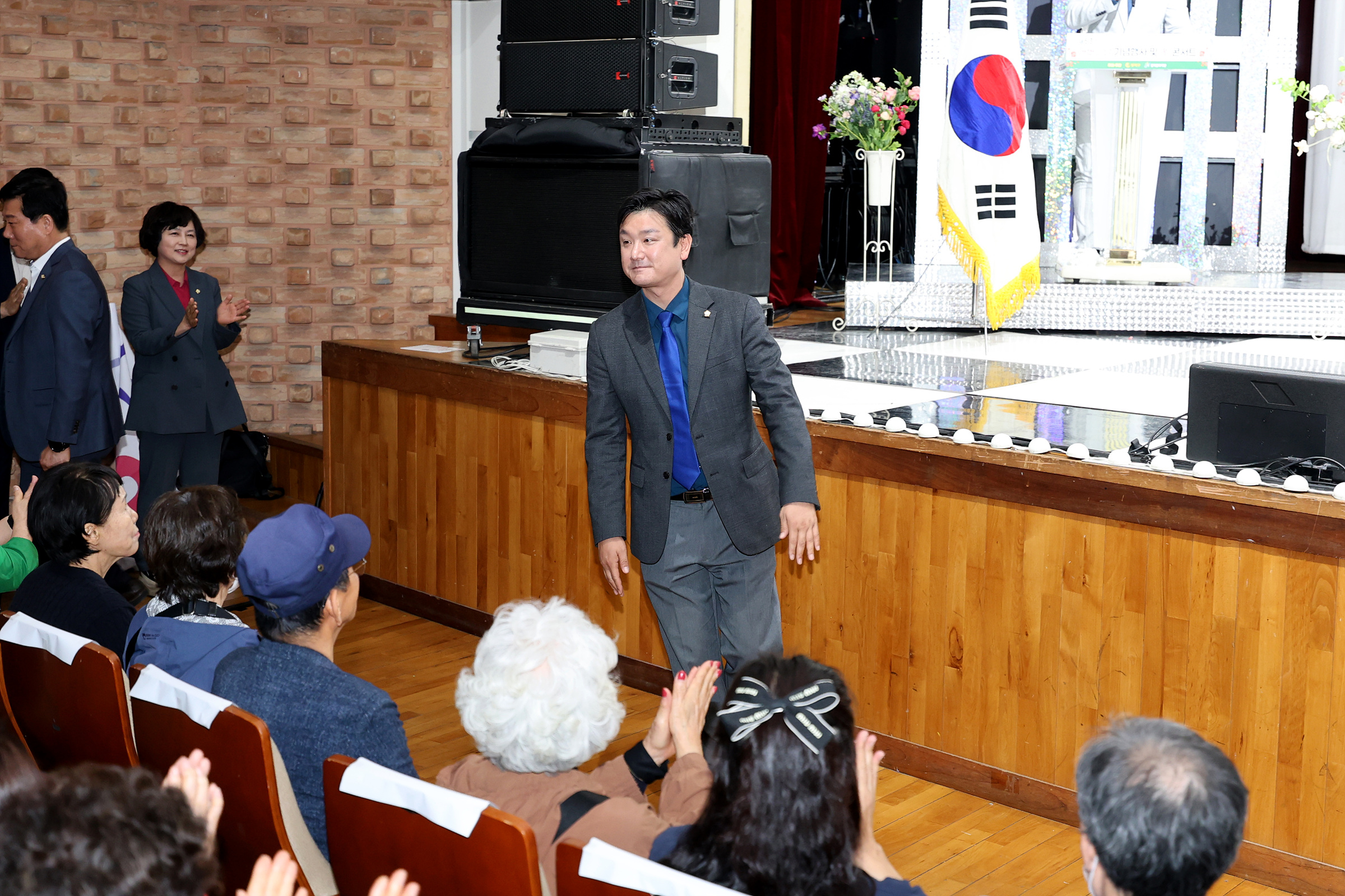 '제35회 어버이날 기념식 및 효 콘서트' 게시글의 사진(7) '250508 제35회 어버이날 기념식 및 효 콘서트 007.jpg' '제35회 어버이날 기념식 및 효 콘서트' 게시글의 사진(7) '250508 제35회 어버이날 기념식 및 효 콘서트 007.jpg'