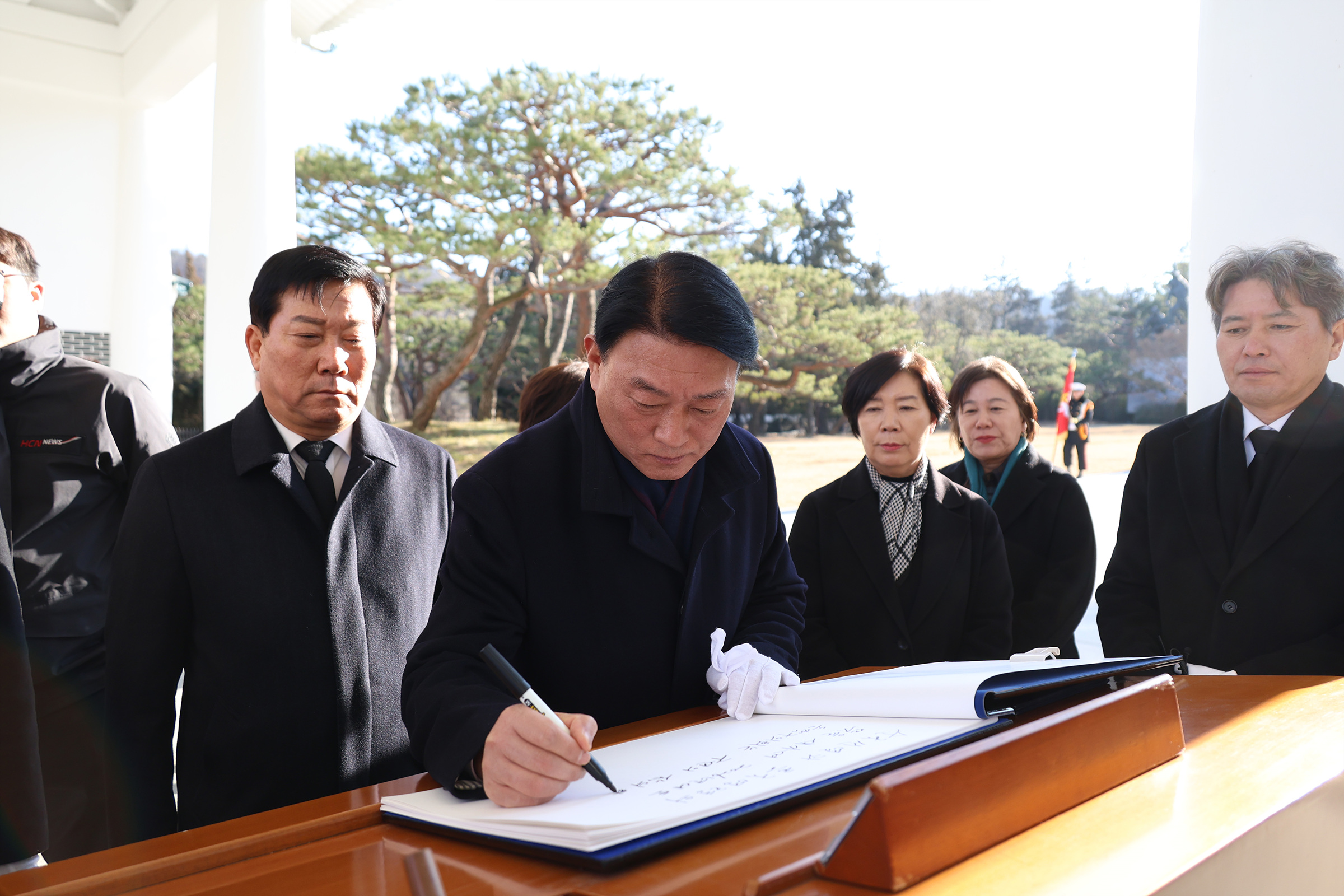 '2026 새해맞이 국립서울현충원 헌화 및 참배' 게시글의 사진(12) '260105 2026 새해맞이 국립서울현충원 헌화 및 참배 012.jpg'