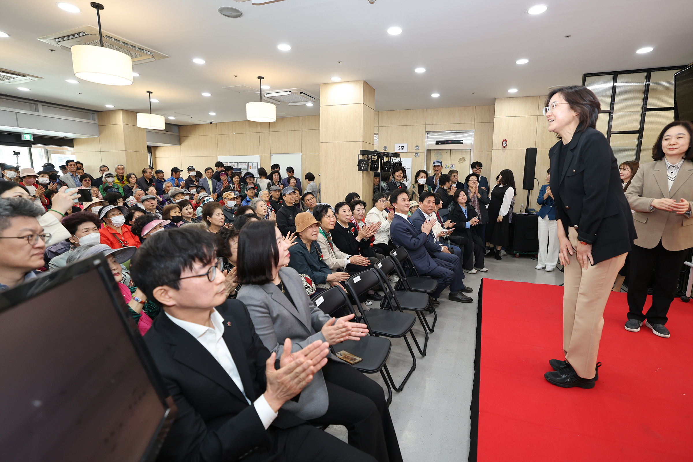 '사당어르신종합복지관 어버이날 기념 행사' 게시글의 사진(7) '250508 사당어르신종합복지관 어버이날 기념행사 007.jpg' '사당어르신종합복지관 어버이날 기념 행사' 게시글의 사진(7) '250508 사당어르신종합복지관 어버이날 기념행사 007.jpg'