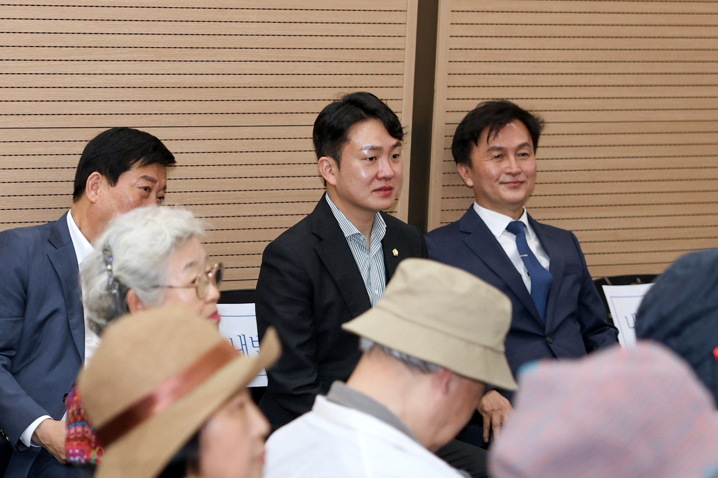 '상도은빛복지관 어버이날 기념 행사' 게시글의 사진(5) '250508 상도은빛복지관 어버이날 기념 행사 005.jpg' '상도은빛복지관 어버이날 기념 행사' 게시글의 사진(5) '250508 상도은빛복지관 어버이날 기념 행사 005.jpg'