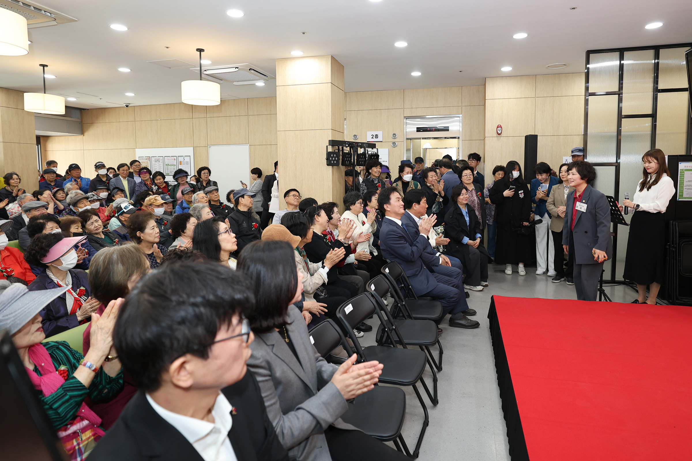 '사당어르신종합복지관 어버이날 기념 행사' 게시글의 사진(3) '250508 사당어르신종합복지관 어버이날 기념행사 003.jpg' '사당어르신종합복지관 어버이날 기념 행사' 게시글의 사진(3) '250508 사당어르신종합복지관 어버이날 기념행사 003.jpg'