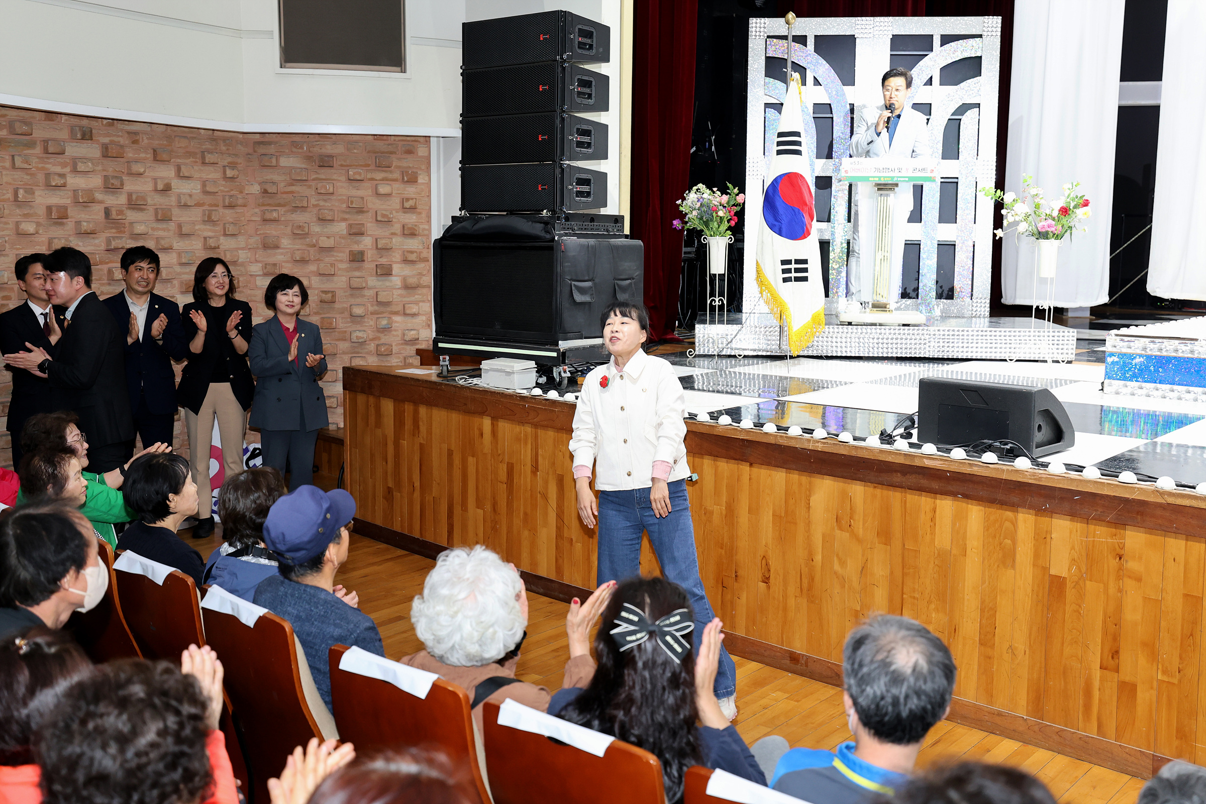 '제35회 어버이날 기념식 및 효 콘서트' 게시글의 사진(13) '250508 제35회 어버이날 기념식 및 효 콘서트 013.jpg' '제35회 어버이날 기념식 및 효 콘서트' 게시글의 사진(13) '250508 제35회 어버이날 기념식 및 효 콘서트 013.jpg'