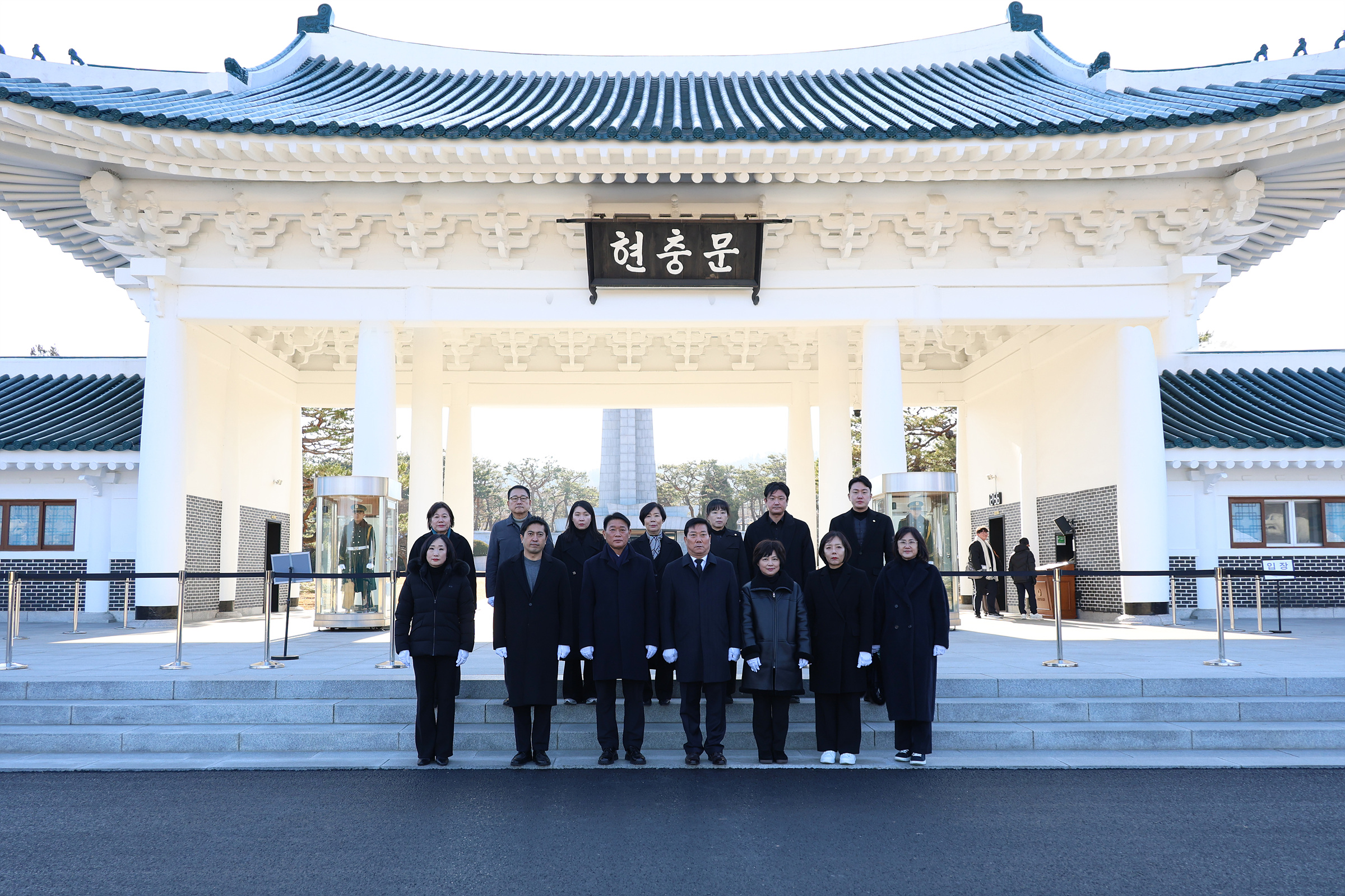 '2026 새해맞이 국립서울현충원 헌화 및 참배' 게시글의 사진(14) '260105 2026 새해맞이 국립서울현충원 헌화 및 참배 014.jpg'