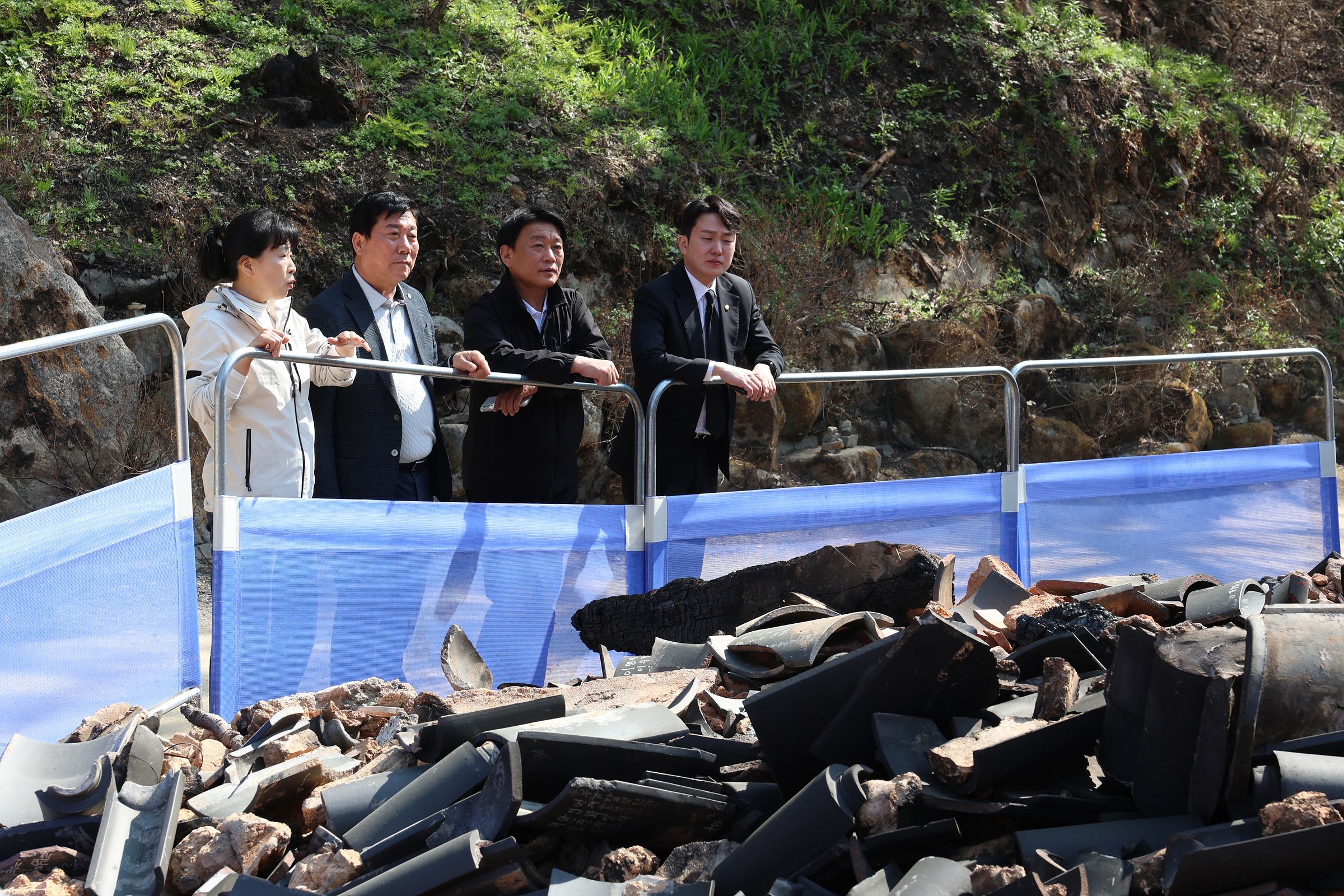 '안동시 산불피해 지원 성금 전달식' 게시글의 사진(15) '250425 안동시 산불피해 지원 성금 전달식 015.jpg' '안동시 산불피해 지원 성금 전달식' 게시글의 사진(15) '250425 안동시 산불피해 지원 성금 전달식 015.jpg'