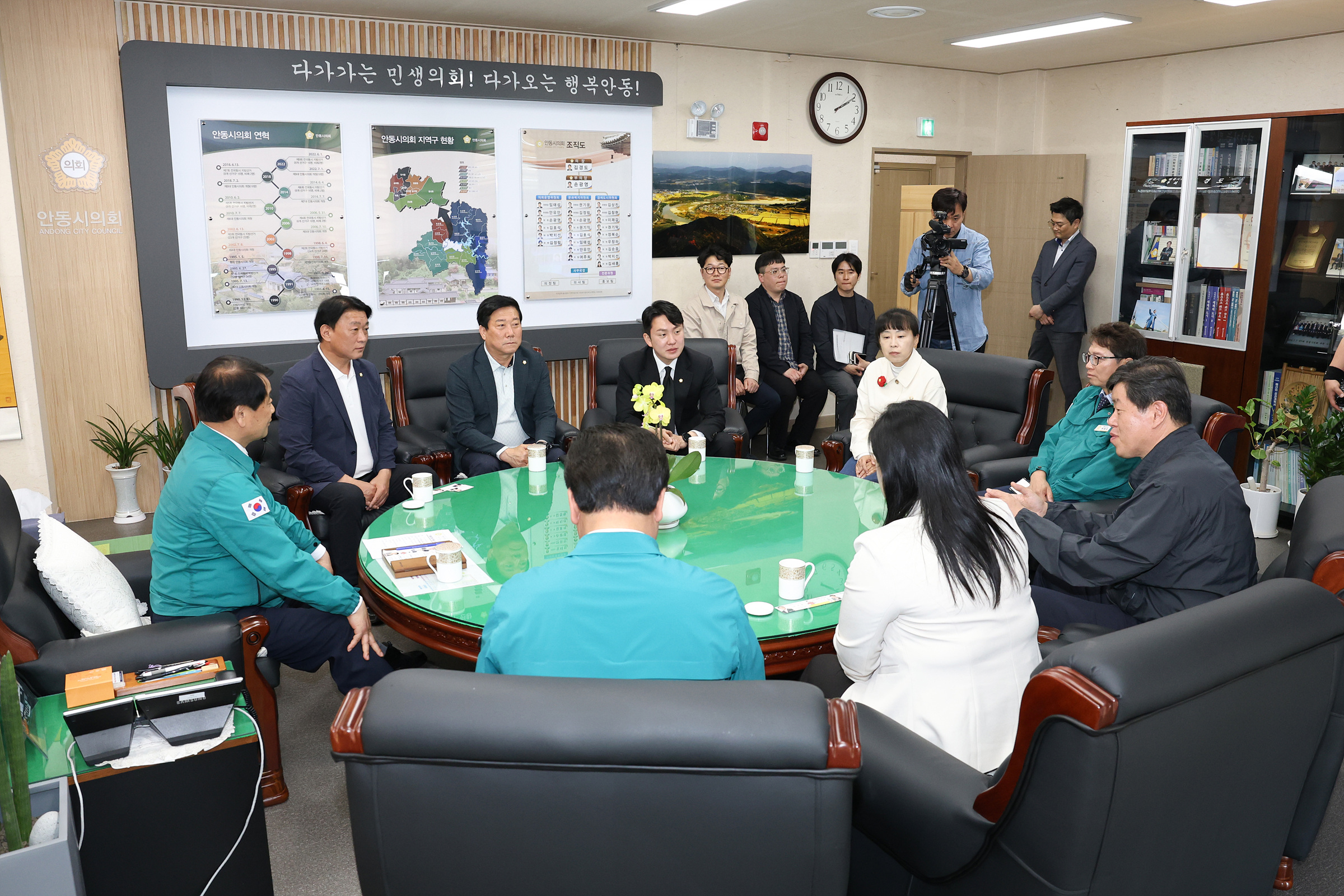 '안동시 산불피해 지원 성금 전달식' 게시글의 사진(3) '250425 안동시 산불피해 지원 성금 전달식 003.jpg' '안동시 산불피해 지원 성금 전달식' 게시글의 사진(3) '250425 안동시 산불피해 지원 성금 전달식 003.jpg'