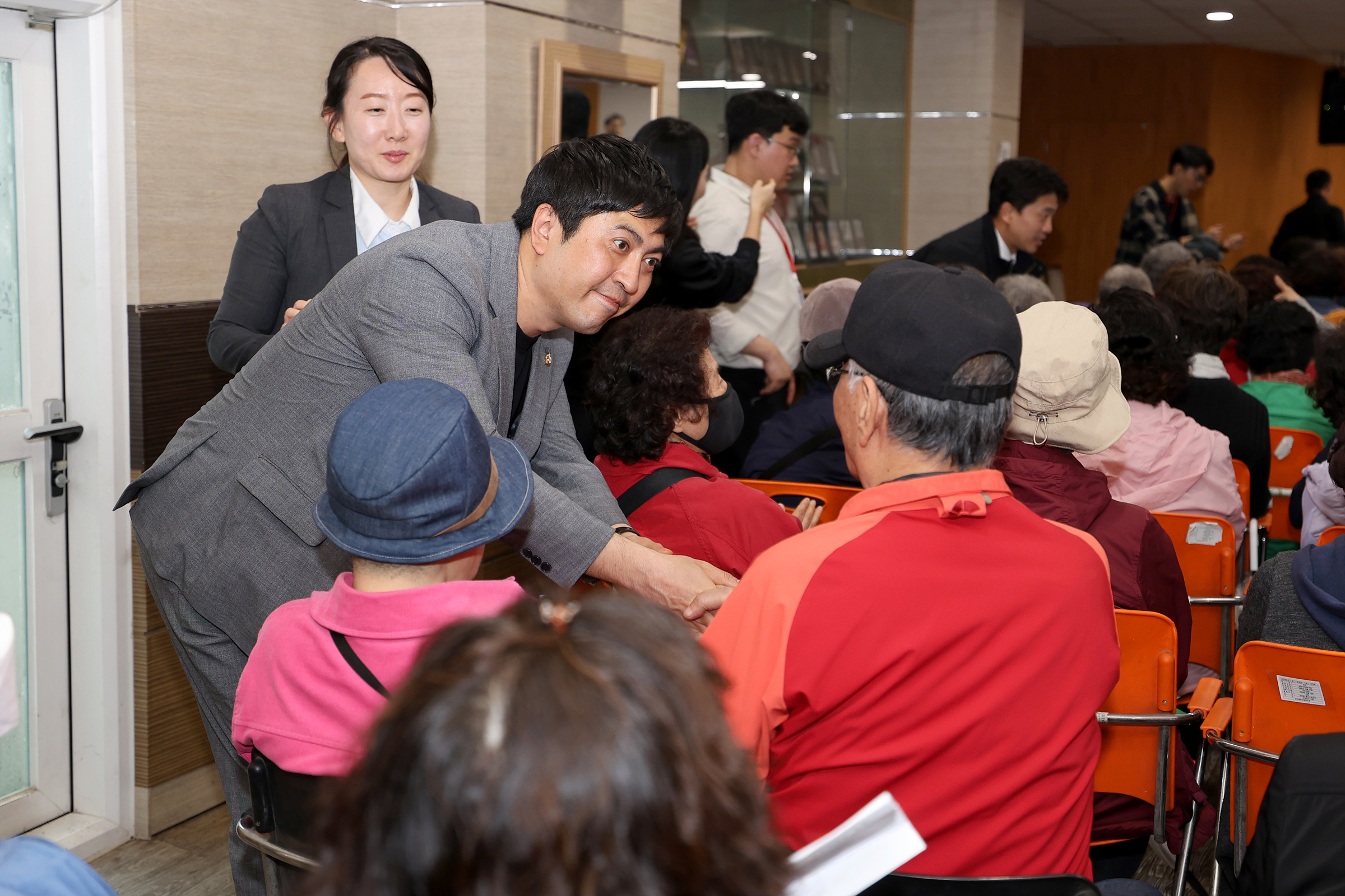'상도종합사회복지관 가정의 달 행사' 게시글의 사진(16) '240509 상도종합사회복지관 가정의 달 행사 017.jpg' '상도종합사회복지관 가정의 달 행사' 게시글의 사진(16) '240509 상도종합사회복지관 가정의 달 행사 017.jpg'