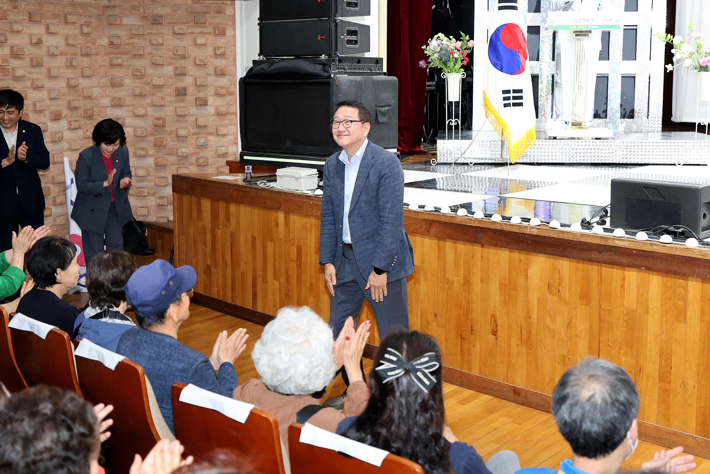 '제35회 어버이날 기념식 및 효 콘서트' 게시글의 사진(8) '250508 제35회 어버이날 기념식 및 효 콘서트 008.jpg' '제35회 어버이날 기념식 및 효 콘서트' 게시글의 사진(8) '250508 제35회 어버이날 기념식 및 효 콘서트 008.jpg'