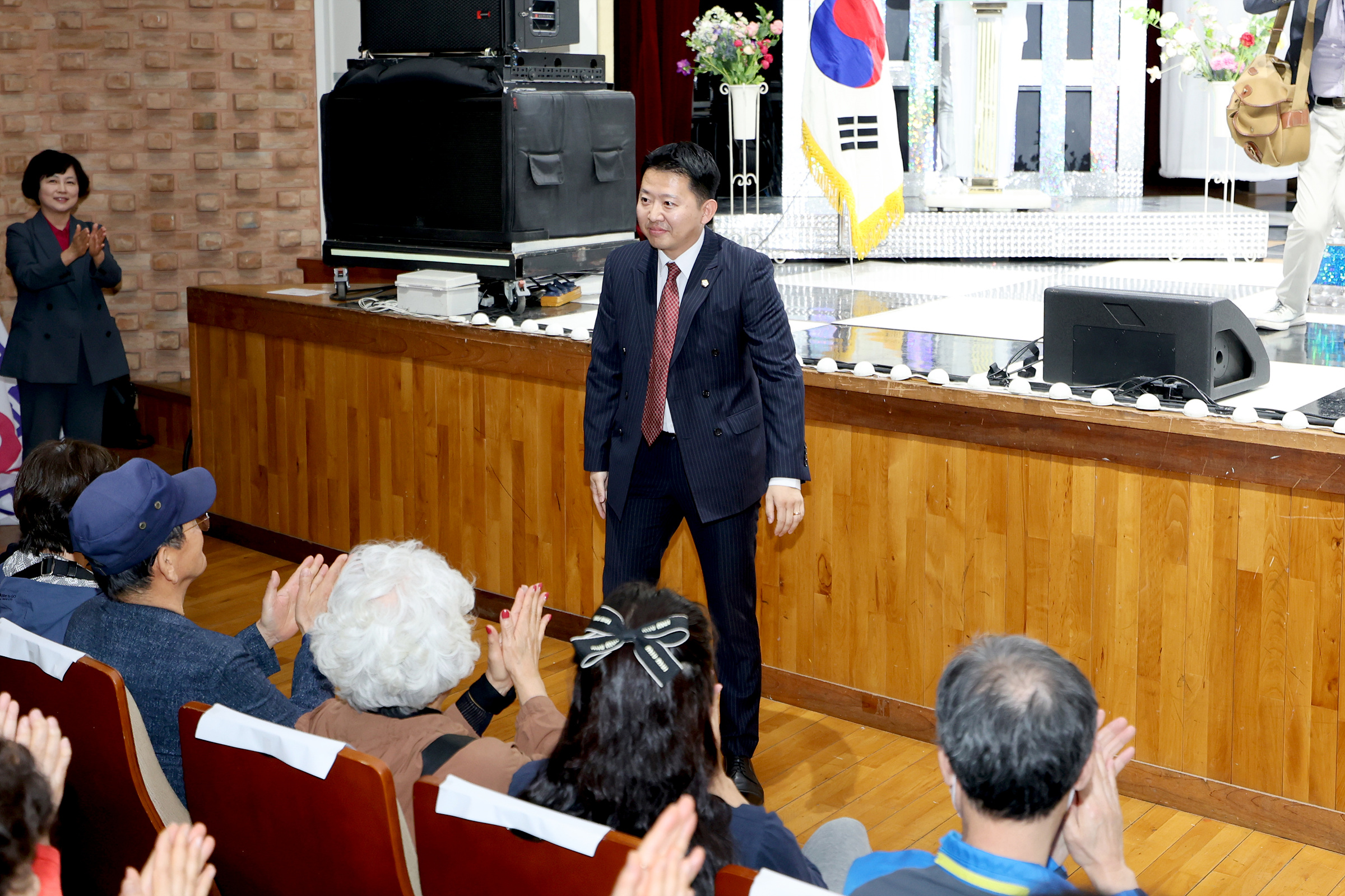 '제35회 어버이날 기념식 및 효 콘서트' 게시글의 사진(9) '250508 제35회 어버이날 기념식 및 효 콘서트 009.jpg' '제35회 어버이날 기념식 및 효 콘서트' 게시글의 사진(9) '250508 제35회 어버이날 기념식 및 효 콘서트 009.jpg'