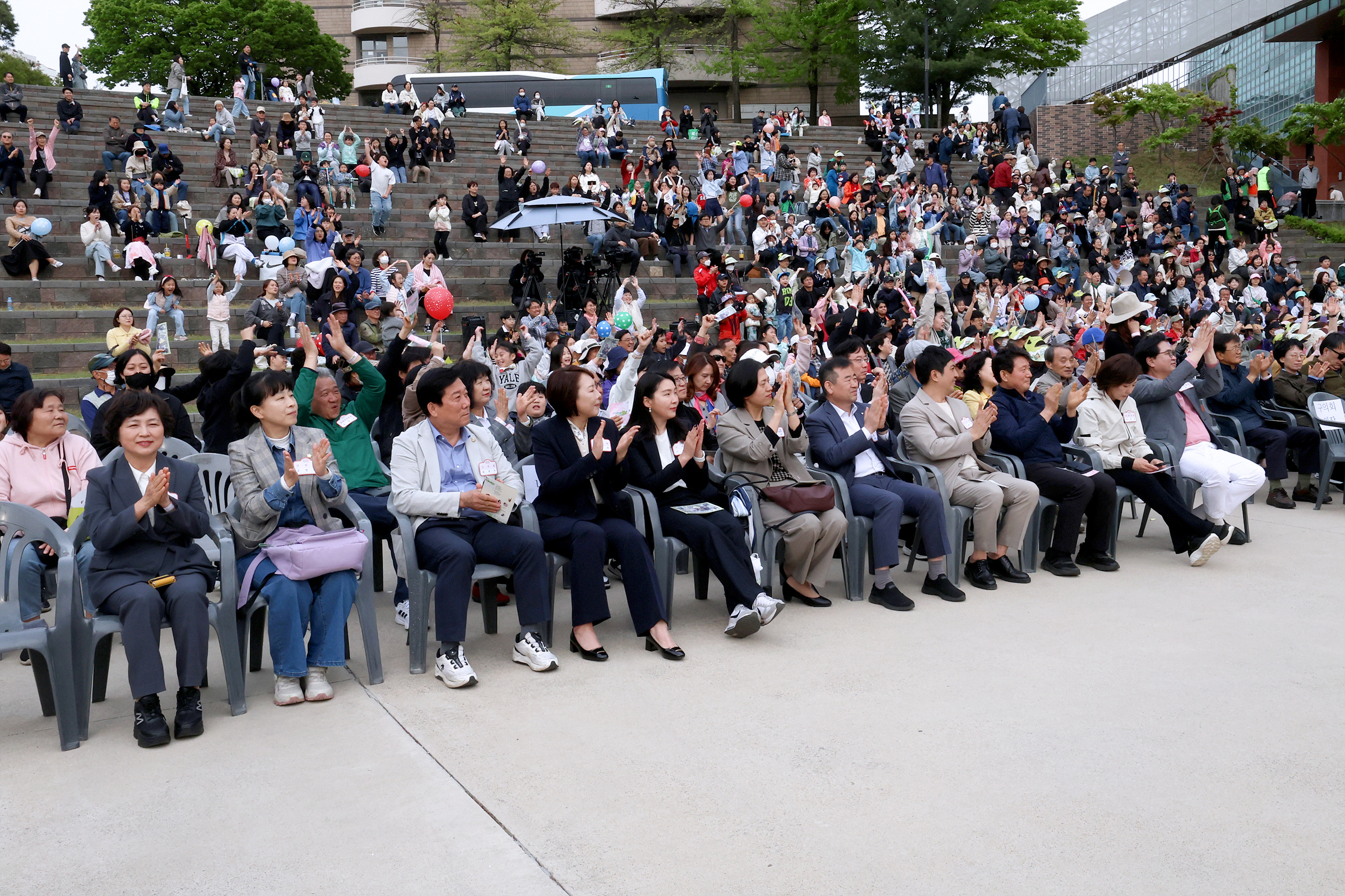 '제9회 이팝나무 꽃 축제' 게시글의 사진(4) '250427 이팝나무 꽃축제 004.jpg' '제9회 이팝나무 꽃 축제' 게시글의 사진(4) '250427 이팝나무 꽃축제 004.jpg'