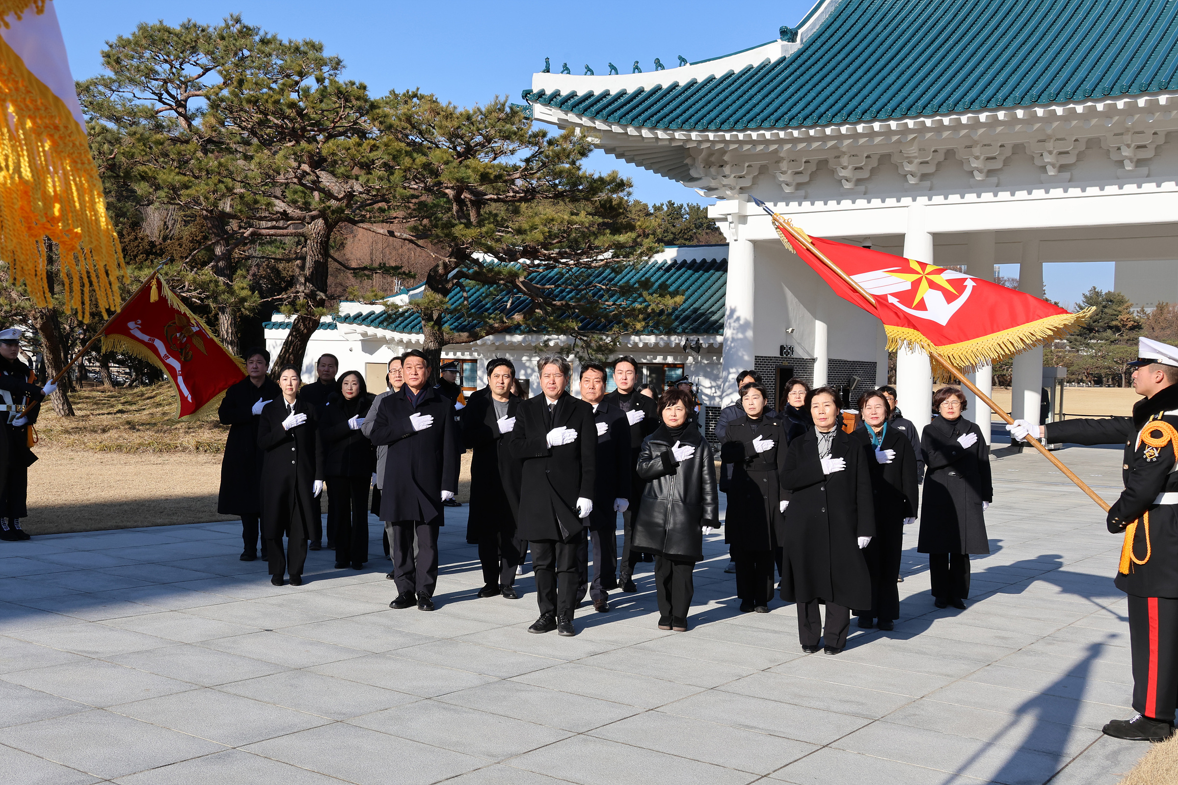 '2026 새해맞이 국립서울현충원 헌화 및 참배' 게시글의 사진(2) '260105 2026 새해맞이 국립서울현충원 헌화 및 참배 002.jpg'