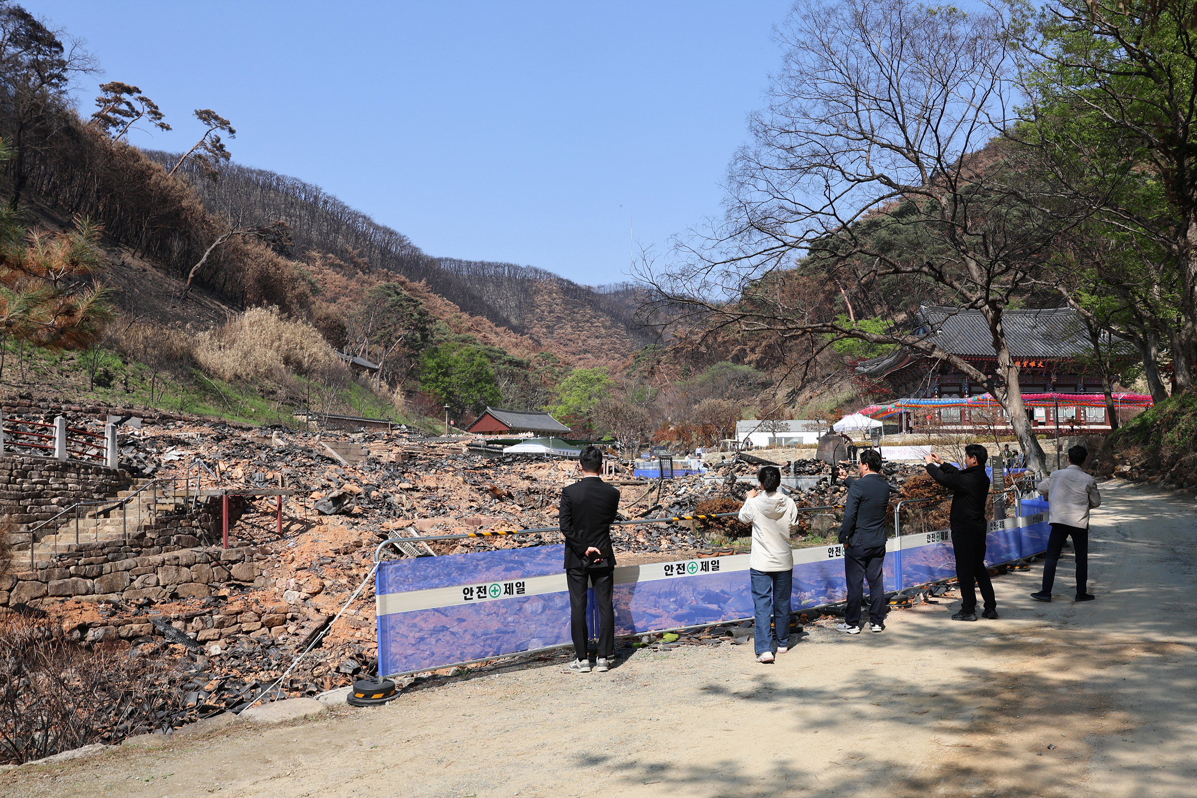'안동시 산불피해 지원 성금 전달식' 게시글의 사진(13) '250425 안동시 산불피해 지원 성금 전달식 013.jpg' '안동시 산불피해 지원 성금 전달식' 게시글의 사진(13) '250425 안동시 산불피해 지원 성금 전달식 013.jpg'