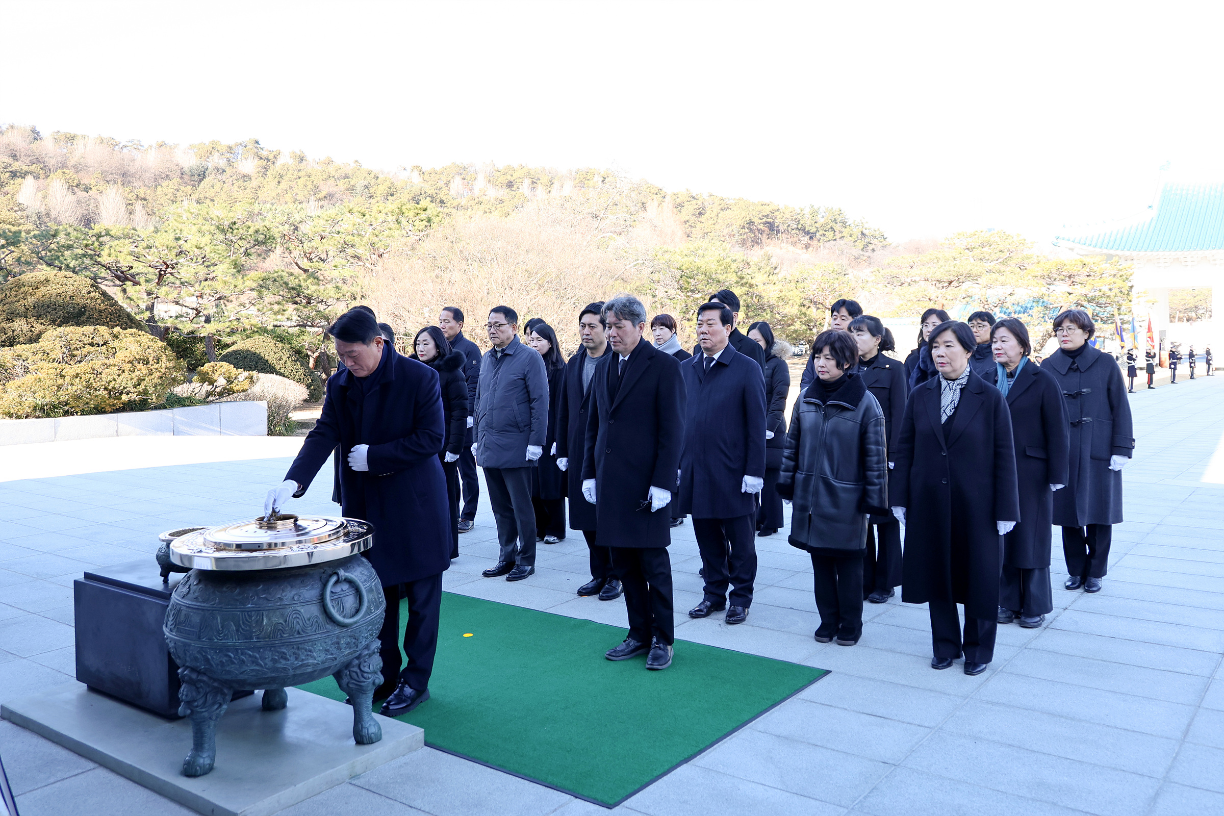 '2026 새해맞이 국립서울현충원 헌화 및 참배' 게시글의 사진(6) '260105 2026 새해맞이 국립서울현충원 헌화 및 참배 006.jpg'