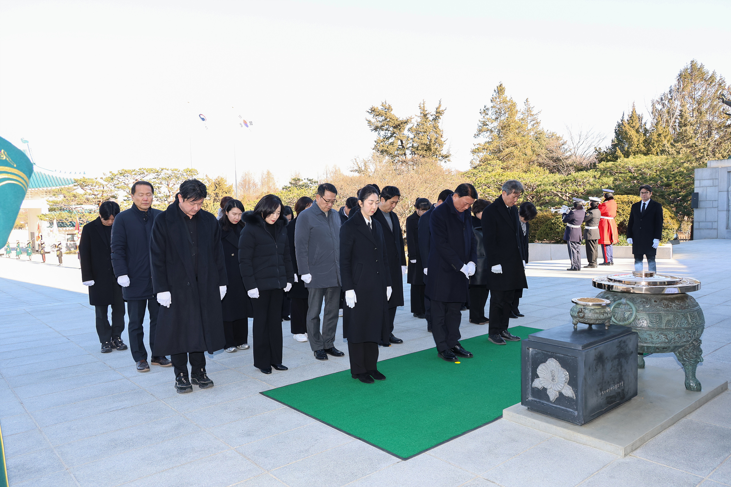 '2026 새해맞이 국립서울현충원 헌화 및 참배' 게시글의 사진(8) '260105 2026 새해맞이 국립서울현충원 헌화 및 참배 008.jpg'